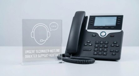 Symbolbild einer Notfall-Hotline mit Telefonhörer